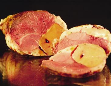 Gefülltes Taubenkotelett mit frischen Morcheln Gefülltes Taubenkotelett mit frischen Morcheln