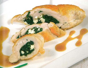 Gerolltes Putenschnitzel mit Blattspinat Schafkäse Fülle Gerolltes Putenschnitzel mit Blattspinat Schafkäse Fülle