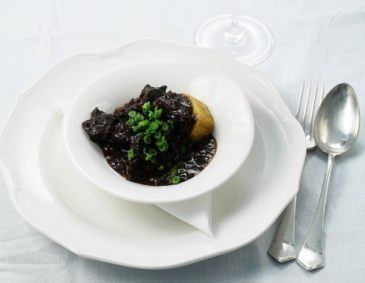 Göttlesbrunner Zweigelt-Gulasch