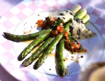Gratinierter Grünspargel mit Gorgonzola Gratinierter Grünspargel mit Gorgonzola