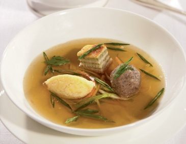 Grießnockerlsuppe à la Sacher