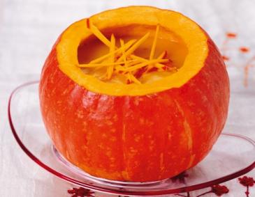Kürbissuppe mit Apfelwürfelchen Kürbissuppe mit Apfelwürfelchen