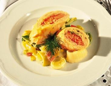 Lachsforellen- Palatschinkenrolle mit Porree Lachsforellen- Palatschinkenrolle mit Porree