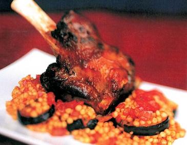 Marokkanische Lammhaxe mit indischen Auberginen
