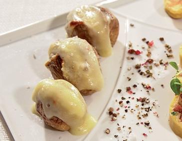 Ofenerdäpfel mit Fontina gefüllt Ofenerdäpfel mit Fontina gefüllt