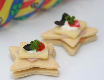 Mürbteigsterne mit Schinken und Käse Mürbteigsterne mit Schinken und Käse