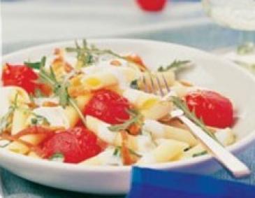 Penne mit Pinienkernen, Parmaschinken und Rucola Penne mit Pinienkernen, Parmaschinken und Rucola