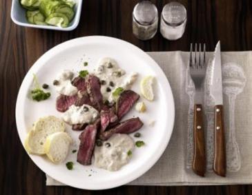 Rumpsteak mit 3 Pfeffer-Thunfischsauce Rumpsteak mit 3 Pfeffer-Thunfischsauce