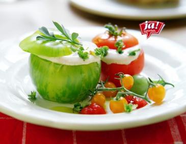 Salatparadeiser mit Sauerrahmmousse gefüllt Salatparadeiser mit Sauerrahmmousse gefüllt