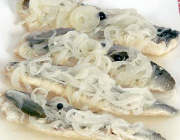 Sauer eingelegte Traunsee-Bratfische Sauer eingelegte Traunsee-Bratfische
