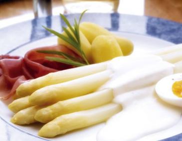 Spargel mit Weinviertler Aioli-Mayonnaise Spargel mit Weinviertler Aioli-Mayonnaise