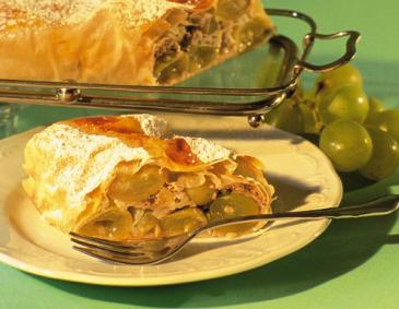 Trauben- oder Marillenstrudel Trauben- oder Marillenstrudel
