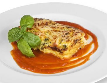 Überbackener Brokkoliauflauf mit Tomatensauce Überbackener Brokkoliauflauf mit Tomatensauce
