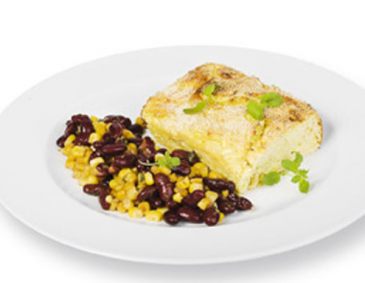 Zucchiniauflauf mit Bohnen und Mais Zucchiniauflauf mit Bohnen und Mais