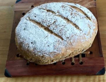 Dinkelbrot mit Sauerteigansatz aus Dinkelschrot Dinkelbrot mit Sauerteigansatz aus Dinkelschrot