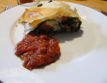 Spinatstrudel mit Tomatensauce Spinatstrudel mit Tomatensauce