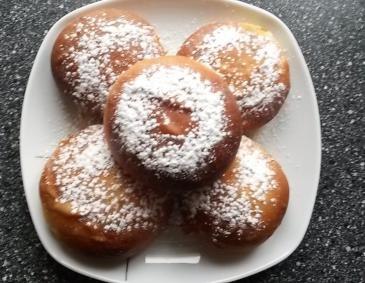 Dinkelkrapfen aus dem Backrohr Dinkelkrapfen aus dem Backrohr