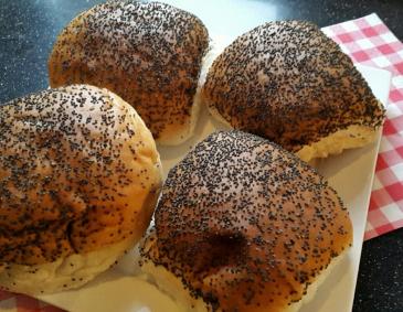 Mohn-Milchsemmeln Mohn-Milchsemmeln