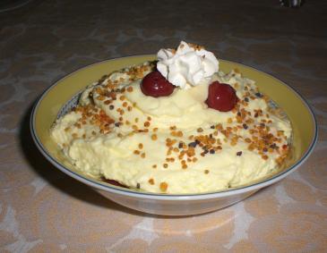 Zitronen-Eierlikör-Pudding mit Nusskrokant Zitronen-Eierlikör-Pudding mit Nusskrokant