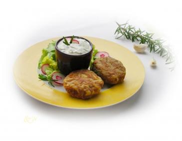 Erdapfel-Fleischlaibchen mit Joghurt-Knoblauchdip Erdapfel-Fleischlaibchen mit Joghurt-Knoblauchdip