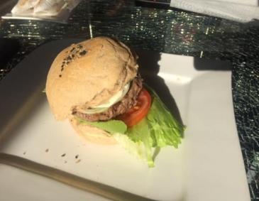 Hamburger mit Vollkorn-Burgerbrötchen Hamburger mit Vollkorn-Burgerbrötchen