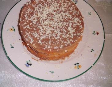 Biskuittorte mit Nougatcreme Biskuittorte mit Nougatcreme
