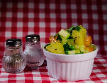 Zucchini-Karotten-Gemüse Zucchini-Karotten-Gemüse