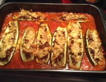 Überbackene Zucchini in Tomatensauce Überbackene Zucchini in Tomatensauce