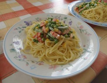 Gemüsenudeln mit Käserahmsauce Gemüsenudeln mit Käserahmsauce