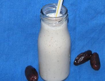 Dattelmilch mit Kardamom Dattelmilch mit Kardamom