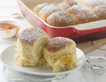 Buchteln mit Marillenmarmelade Buchteln mit Marillenmarmelade