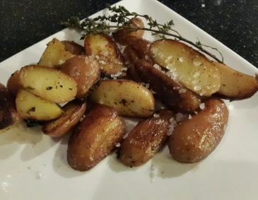 Rote Bratkartoffeln in der Schale Rote Bratkartoffeln in der Schale