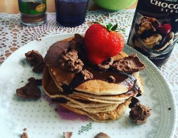 Pancakes mit Schokosirup Pancakes mit Schokosirup