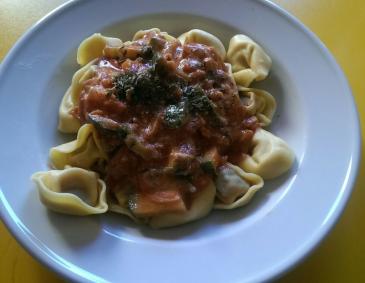 Tortellini mit Gemüsesauce Tortellini mit Gemüsesauce