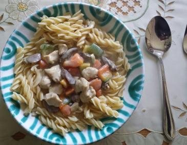 Nudeln mit Hendlherzerl-Gemüse-Rahmsauce Nudeln mit Hendlherzerl-Gemüse-Rahmsauce