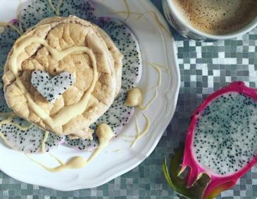 Pancakes mit Mandelmus und Drachenfucht Pancakes mit Mandelmus und Drachenfucht