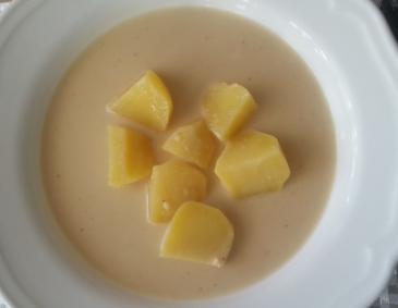Knoblauchcremesuppe mit Erdäpfeln Knoblauchcremesuppe mit Erdäpfeln