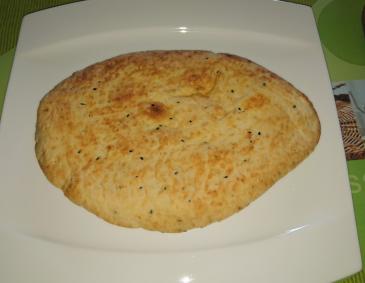 Naan (indisches Fladenbrot) Naan (indisches Fladenbrot)