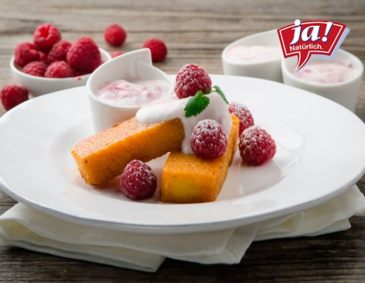 Karamellisierte Polentaschnitten mit Zitronenmelisse und Heiße Liebe Joghurt Karamellisierte Polentaschnitten mit Zitronenmelisse und Heiße Liebe Joghurt