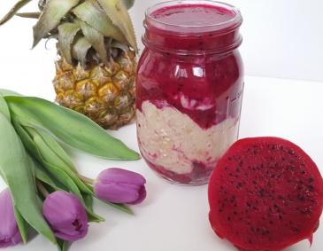 Bananeneis mit Drachenfrucht-Ananas Sauce Bananeneis mit Drachenfrucht-Ananas Sauce