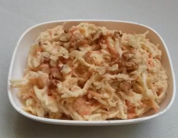 Selleriesalat mit Nüssen Selleriesalat mit Nüssen