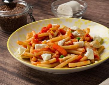 Maccheroni mit zartem Gemüse, Huhn & Ziegenfrischkäse Maccheroni mit zartem Gemüse, Huhn & Ziegenfrischkäse