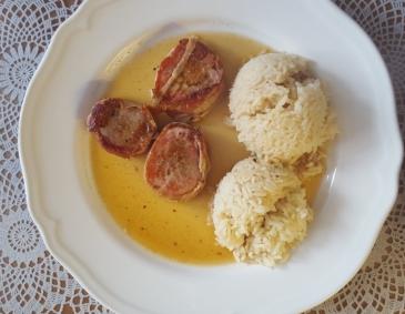 Schweinsfilets im Speckmantel mit Reis Schweinsfilets im Speckmantel mit Reis