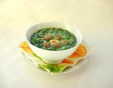 Spinatsuppe mit Fleischbällchen Spinatsuppe mit Fleischbällchen