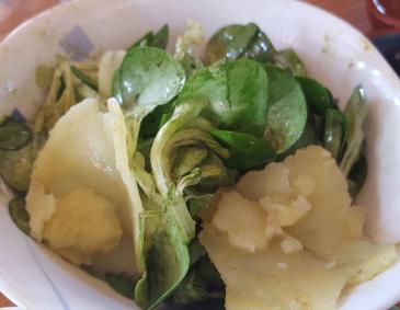 Vogerlsalat mit Knoblauchdressing Vogerlsalat mit Knoblauchdressing