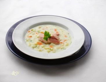 Kartoffelsuppe mit Räucherforelle Kartoffelsuppe mit Räucherforelle