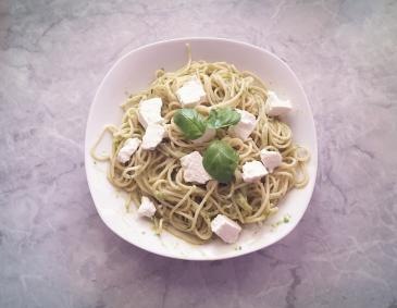 Spaghetti mit Avocado-Basilikumpesto Spaghetti mit Avocado-Basilikumpesto