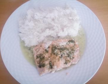 Lachs mit Butter-Dillsauce Lachs mit Butter-Dillsauce