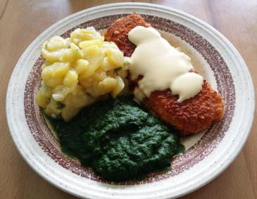 Seehechtfilet mit Erdäpfelsalat Seehechtfilet mit Erdäpfelsalat