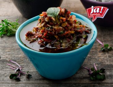 Oregano-Relish mit getrockneten Tomaten Oregano-Relish mit getrockneten Tomaten